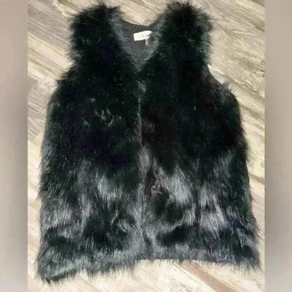 Sebby Jackets & Blazers - Sebby Collection Women’s Fashion Black Vest Faux Fur Size XL
